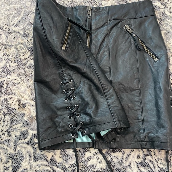 Harley-Davidson Black Leather Lambskin Wild Side Mini Skirt - Picture 5 of 9